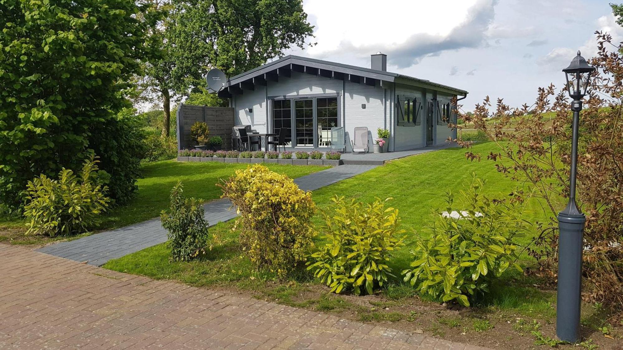 Idyllisches-Blockbohlenhaus-Mit-Eigenem-Garten-Und-Sauna-Zum-Wohlfuehlen Martensrade ภายนอก รูปภาพ